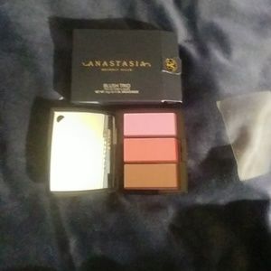 BNIB Anastasia Blush Trio in Cocktail party